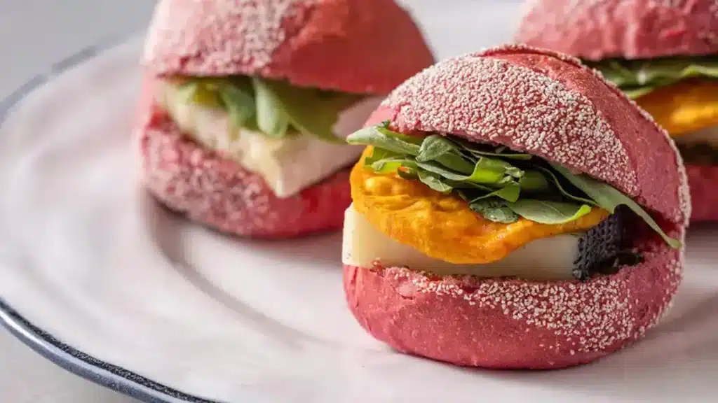 כריך חלבי טרי עם גבינה וירקות - ארטייסט